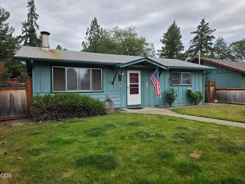 1716 SW K Street, Grants Pass, OR 97526
