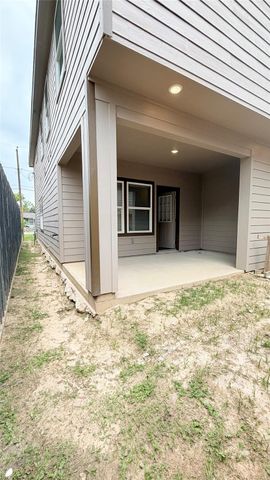 7034 Smilax Street B, Houston, TX 77088