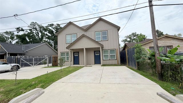 7034 Smilax Street B, Houston, TX 77088