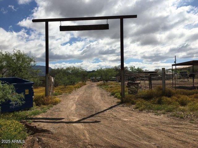 45215 N 10TH Street '-', New River, AZ 85087