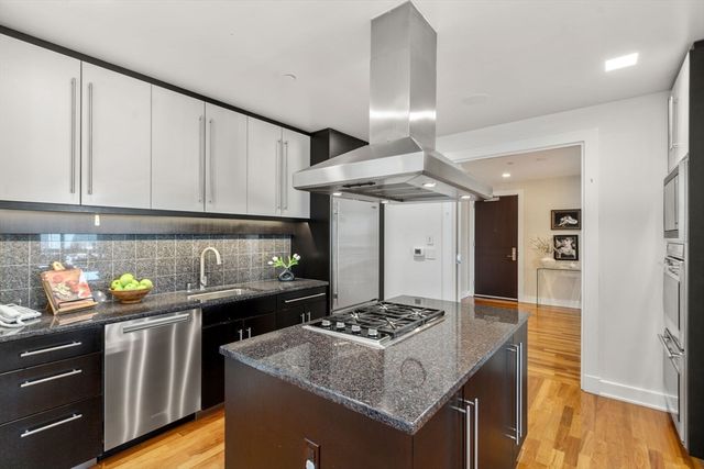 500 Atlantic Ave 18P, Boston, MA 02210