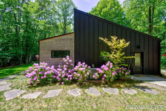 6550 Lake Effect Drive, Holland, MI 49423