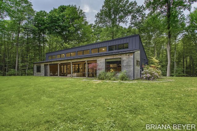 6550 Lake Effect Drive, Holland, MI 49423