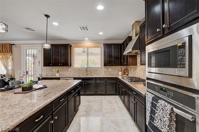 8223 Saddleback Ledge Avenue, Las Vegas, NV 89147