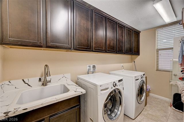 8223 Saddleback Ledge Avenue, Las Vegas, NV 89147