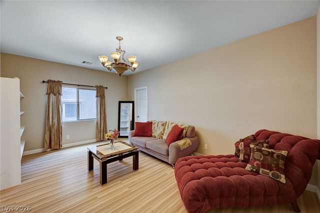 8223 Saddleback Ledge Avenue, Las Vegas, NV 89147