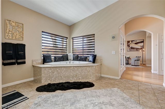 8223 Saddleback Ledge Avenue, Las Vegas, NV 89147