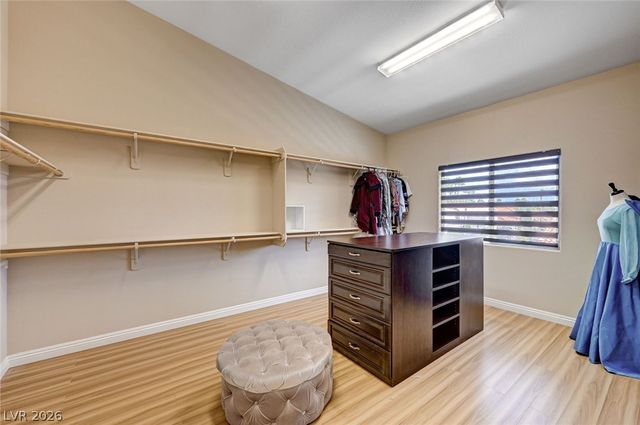 8223 Saddleback Ledge Avenue, Las Vegas, NV 89147