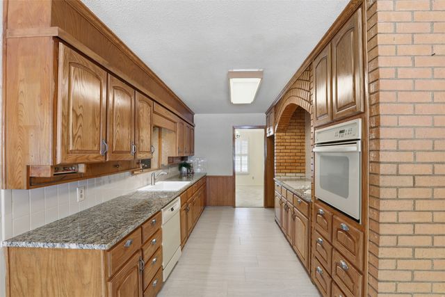 3820 Walton Avenue, Fort Worth, TX 76133