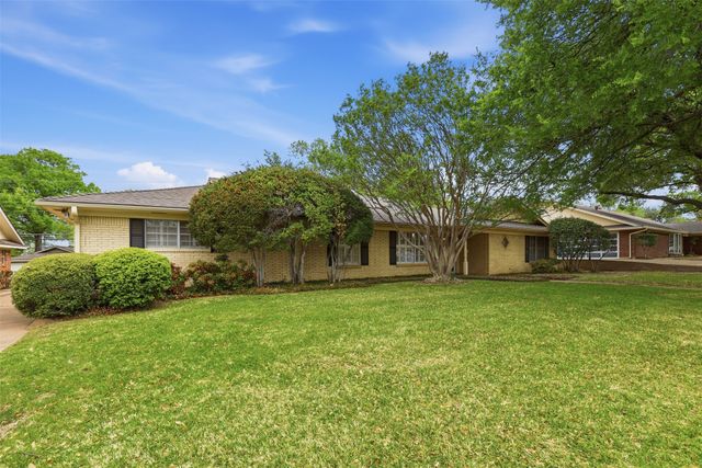 3820 Walton Avenue, Fort Worth, TX 76133