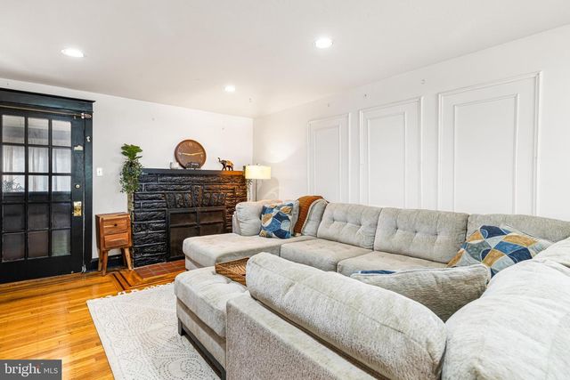 203 HEWETT RD, Wyncote, PA 19095