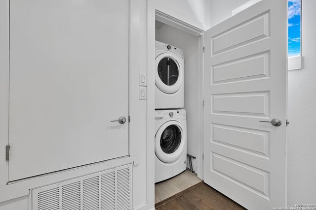 1162 N Olive St, San Antonio, TX 78202