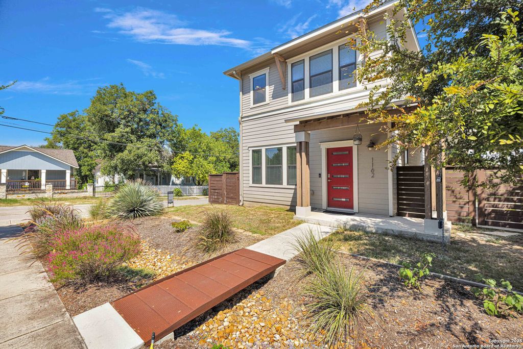 1162 N Olive St, San Antonio, TX 78202