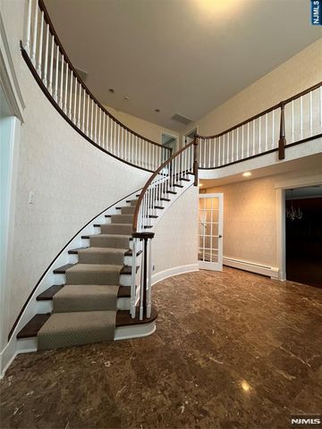 839 Hennigar Place, Oradell, NJ 07649