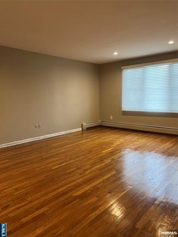 839 Hennigar Place, Oradell, NJ 07649