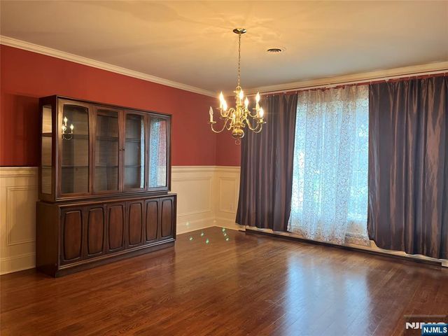 839 Hennigar Place, Oradell, NJ 07649