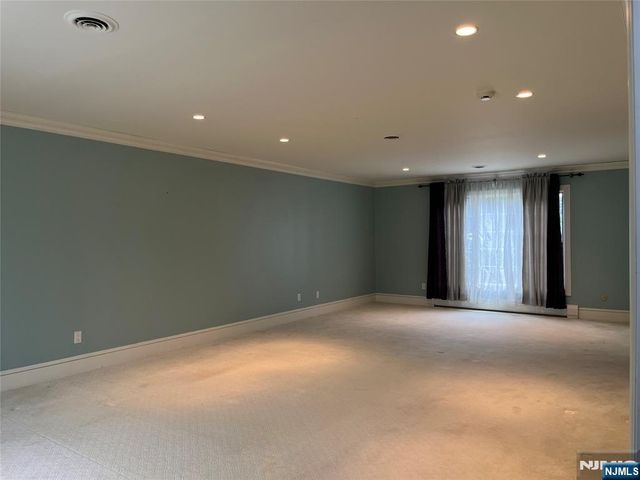 839 Hennigar Place, Oradell, NJ 07649