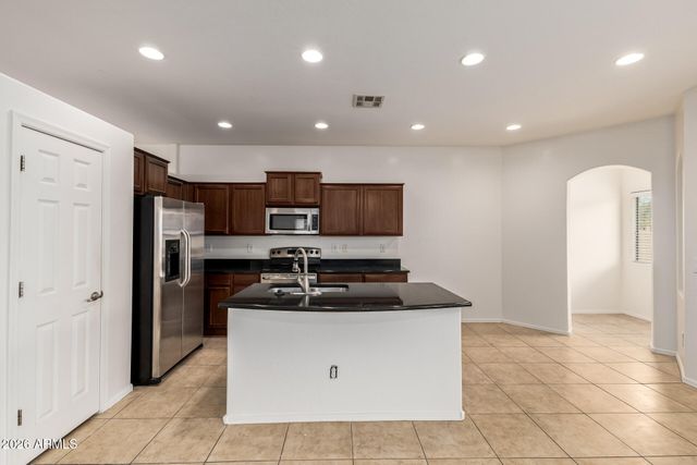 37064 W MONDRAGONE Lane, Maricopa, AZ 85138