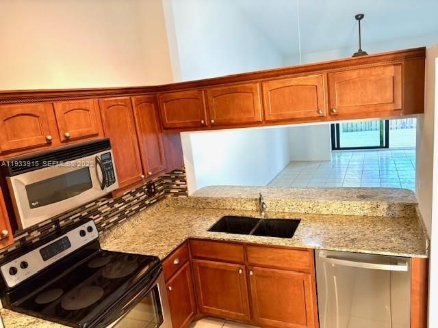 2700 s. oakland Forest Dr 504, Oakland Park, FL 33309