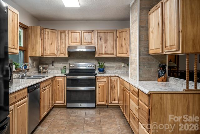 101 Guffey Mountain Road, Fairview, NC 28730
