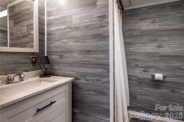 101 Guffey Mountain Road, Fairview, NC 28730