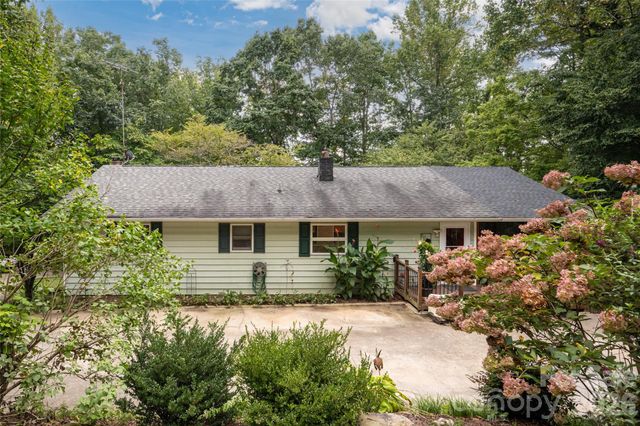 101 Guffey Mountain Road, Fairview, NC 28730