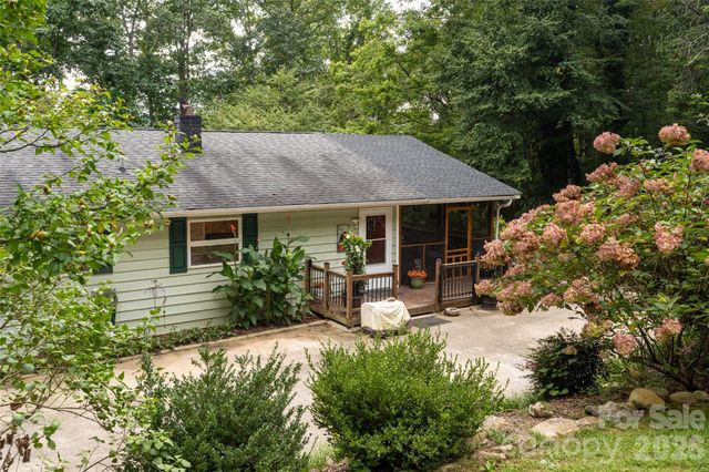 101 Guffey Mountain Road, Fairview, NC 28730