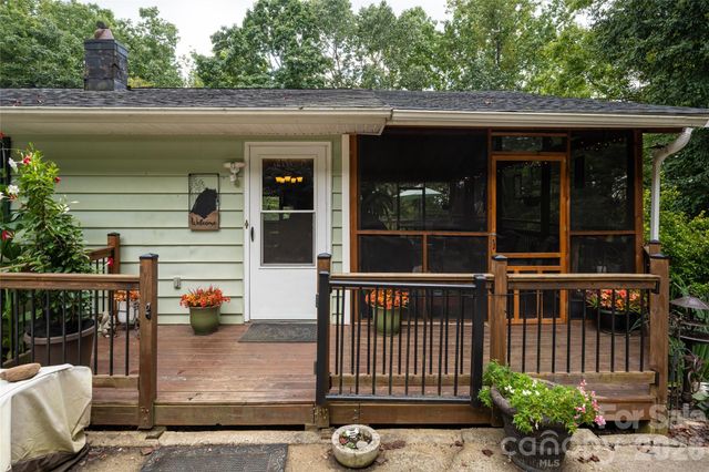 101 Guffey Mountain Road, Fairview, NC 28730