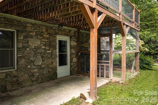101 Guffey Mountain Road, Fairview, NC 28730