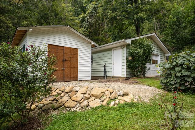 101 Guffey Mountain Road, Fairview, NC 28730