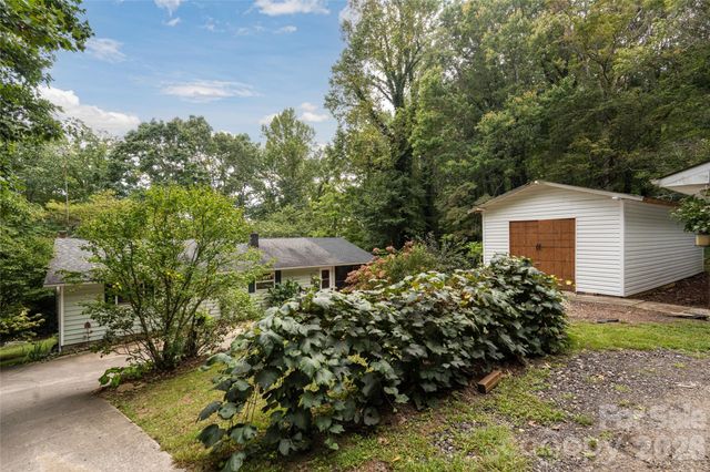 101 Guffey Mountain Road, Fairview, NC 28730
