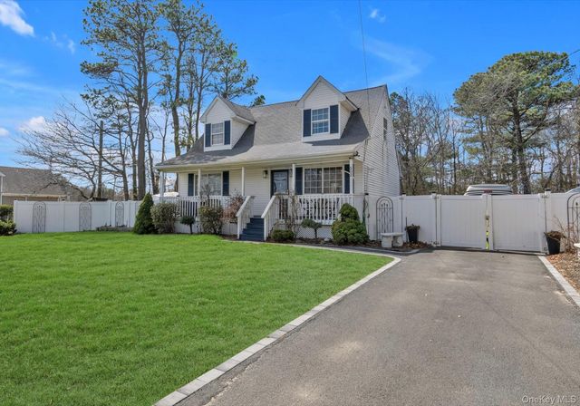 502 Station Road, Bellport, NY 11713