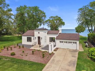 9237 Lakeshore DRIVE, Pleasant Prairie, WI 53158
