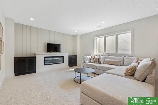 10815 S 219 Street, Gretna, NE 68028