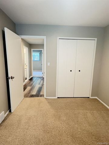 2651 Arrowhead Drive, Troy, MI 48083