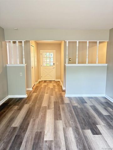 2651 Arrowhead Drive, Troy, MI 48083