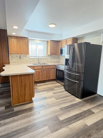 2651 Arrowhead Drive, Troy, MI 48083