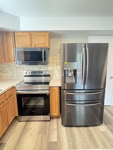 2651 Arrowhead Drive, Troy, MI 48083