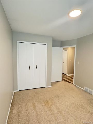 2651 Arrowhead Drive, Troy, MI 48083