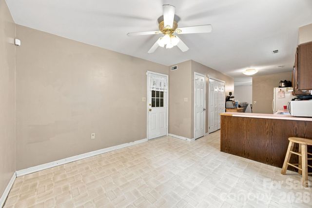 5512 River Falls Drive 16, Charlotte, NC 28215