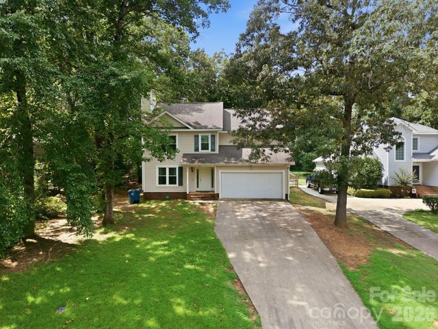 5512 River Falls Drive 16, Charlotte, NC 28215