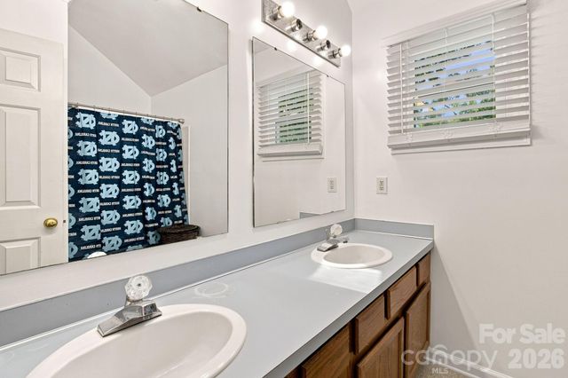 5512 River Falls Drive 16, Charlotte, NC 28215
