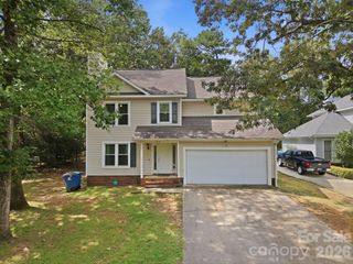 5512 River Falls Drive 16, Charlotte, NC 28215