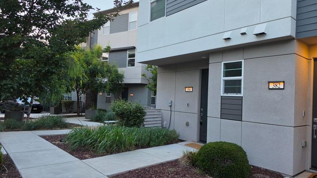 386 Rhythm Lane, Hayward, CA 94544
