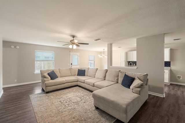 3003 MEADOW LN, Taylor, TX 76574