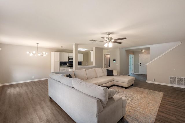 3003 MEADOW LN, Taylor, TX 76574