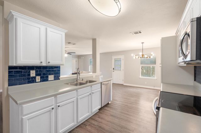 3003 MEADOW LN, Taylor, TX 76574