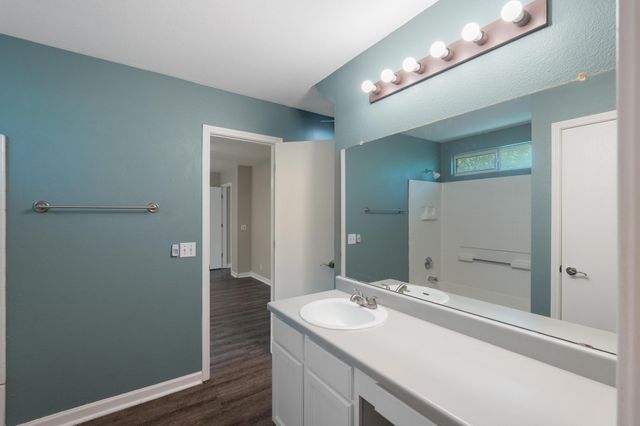 3003 MEADOW LN, Taylor, TX 76574