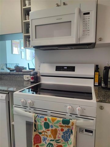 275 NE 18th St 1801, Miami, FL 33132