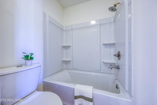 10470 Laura Lee Lane, Knoxville, TN 37922